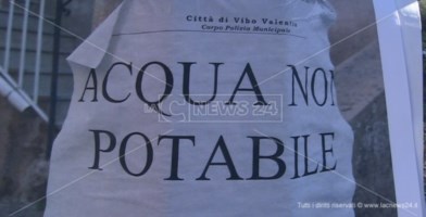 Vibo Valentia, acqua contaminata dalla fogna: protestano i cittadini di Vena Inferiore 